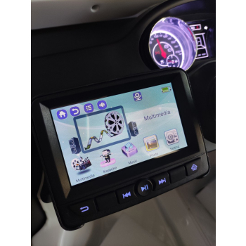 Auto Mercedes G63 6x6 MP4 dla dzieci Biały + 2 Pedały gazu + Regulacja siedzenia + MP4 + LED + Bagażnik + Kufer dla rodzica