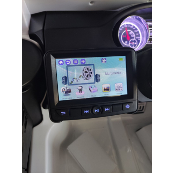 Auto Mercedes G63 6x6 MP4 dla dzieci Biały + 2 Pedały gazu + Regulacja siedzenia + MP4 + LED + Bagażnik + Kufer dla rodzica