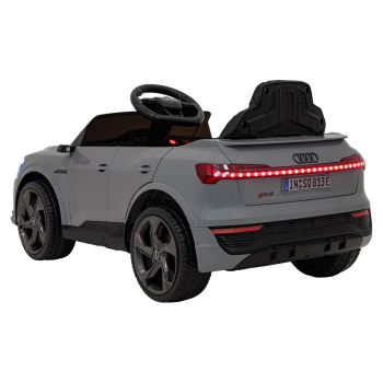 Pojazd Audi SQ8 Szary