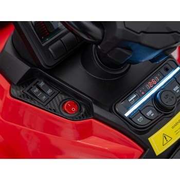 Quad Can Am Outlander ATV z Pilotem Czerwony